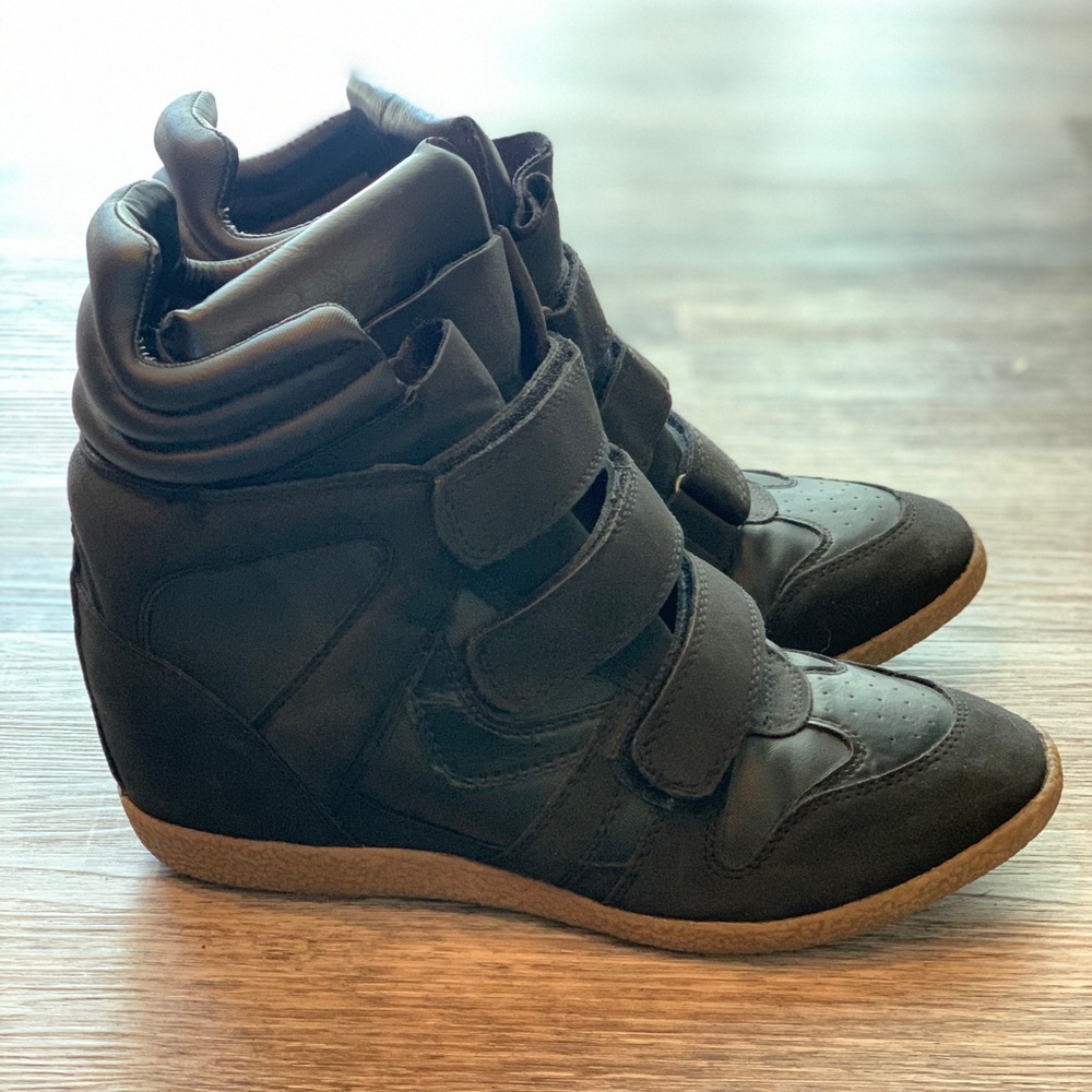 Candie’s black wedge high top sneaker